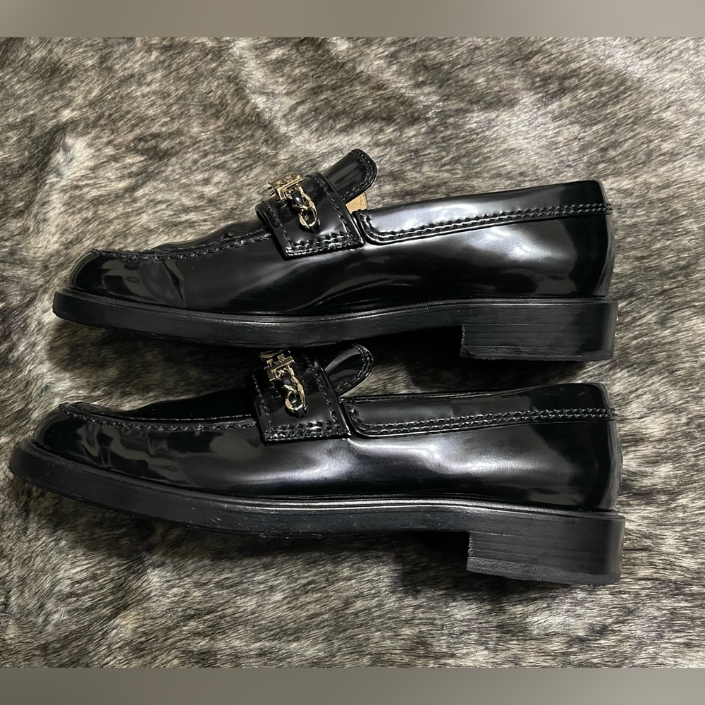 Authentic CHANEL Black Patent Gold Chain Loafer. Size 37 - Picture 3 of 14